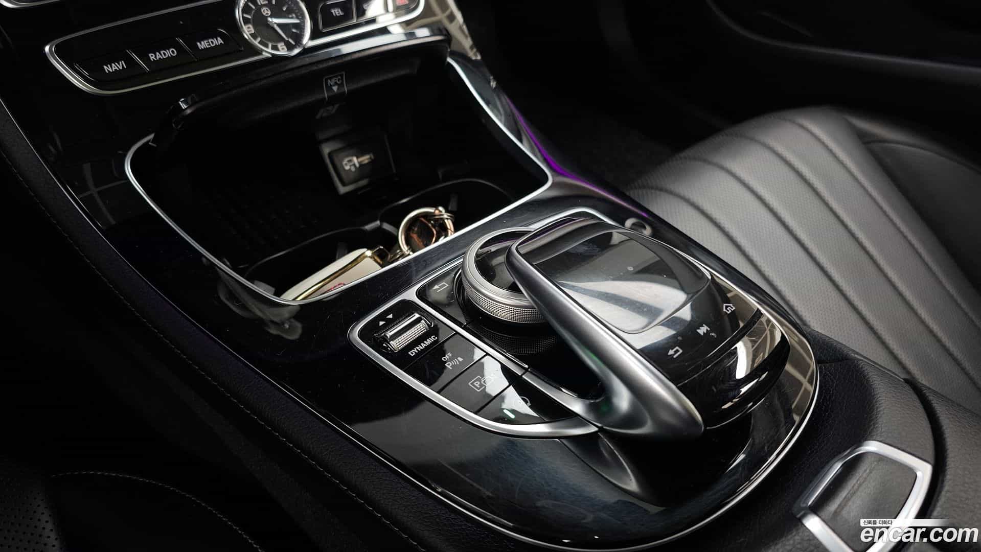 E-Class Mercedes-Benz 2019.0-OPTION-044