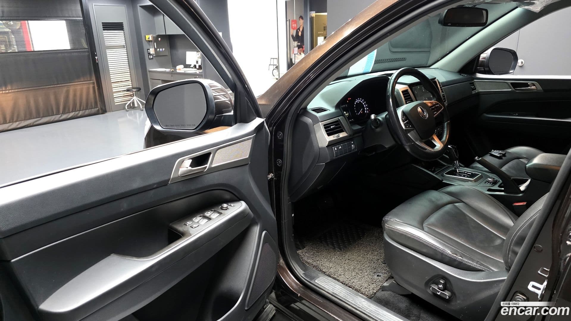 Main__Slider__Photo:Rexton KG Mobility 2018.8-9