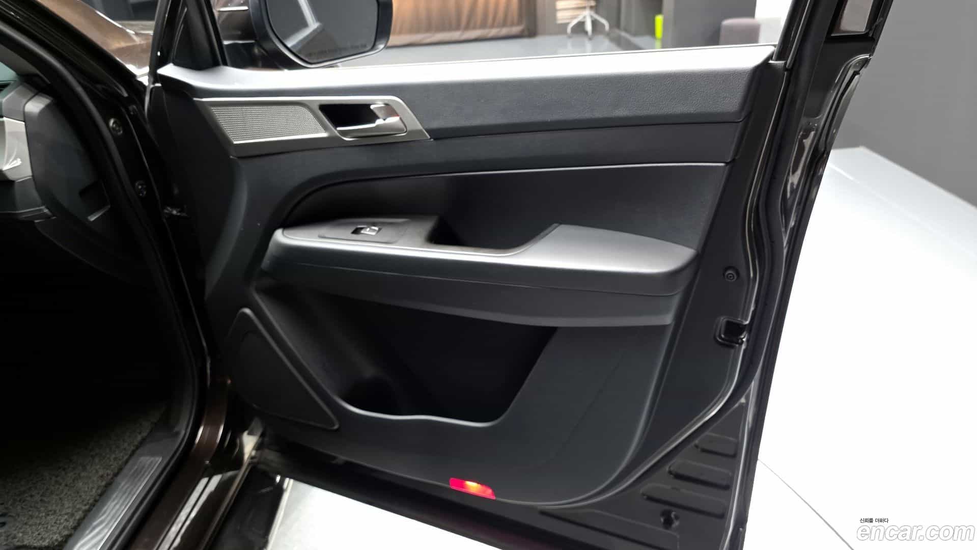 Rexton KG Mobility 2018.8-INNER-034