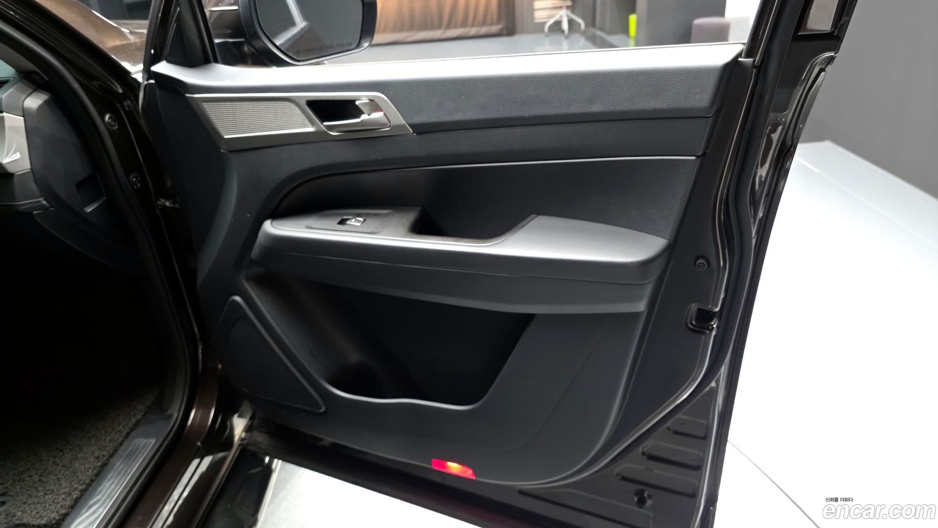 Main__Slider__Photo:Rexton KG Mobility 2018.8-23