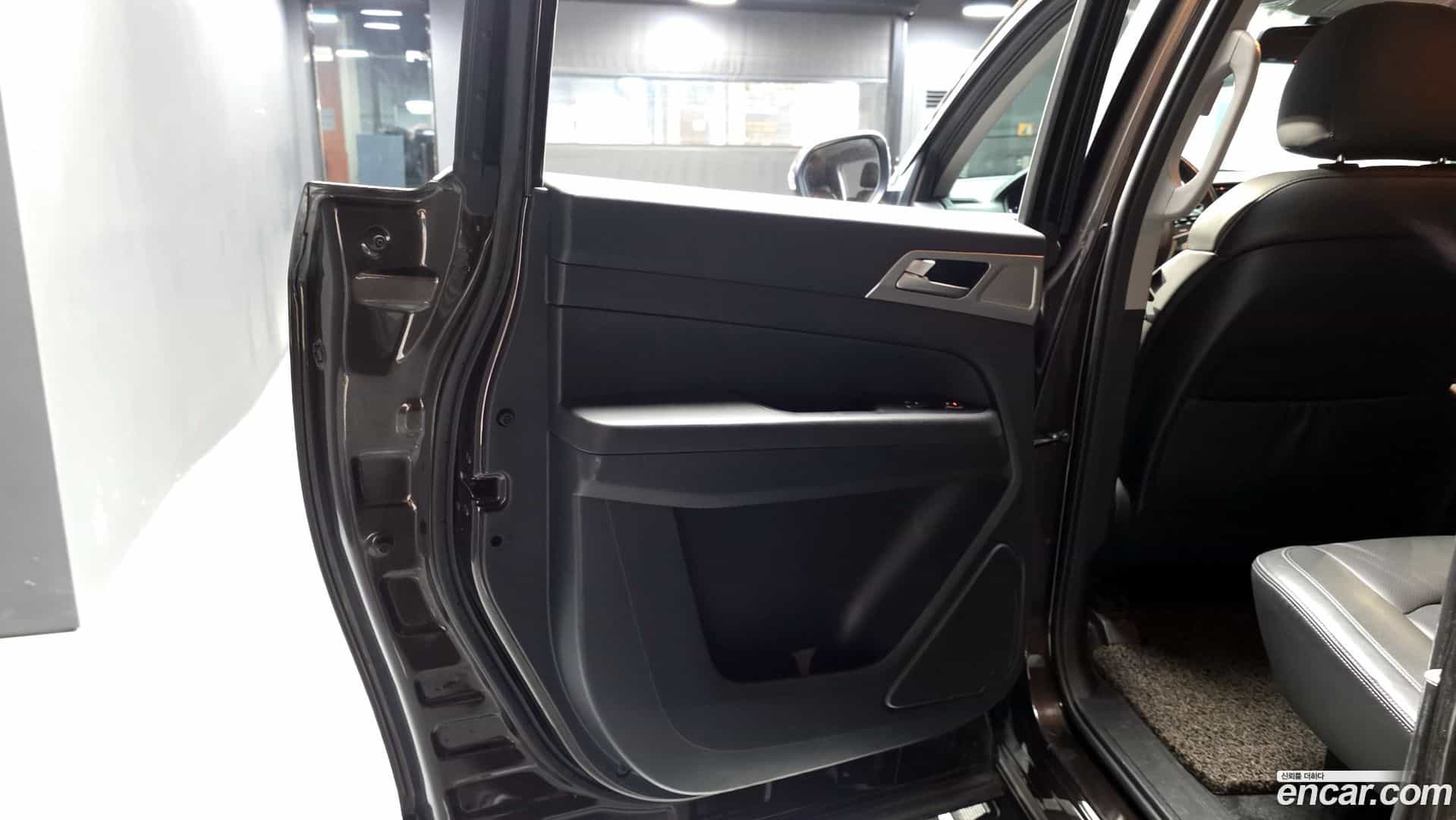 Rexton KG Mobility 2018.8-INNER-035