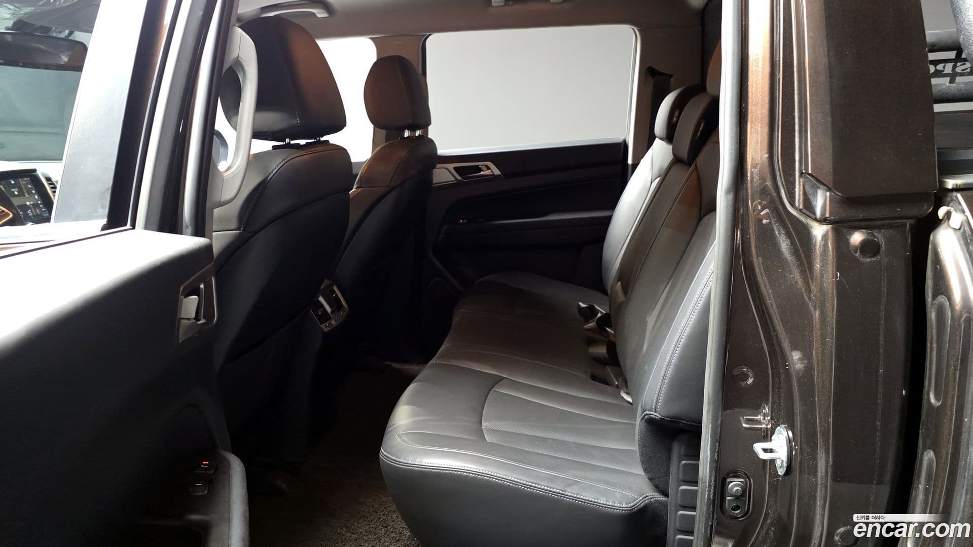 Main__Slider__Photo:Rexton KG Mobility 2018.8-25