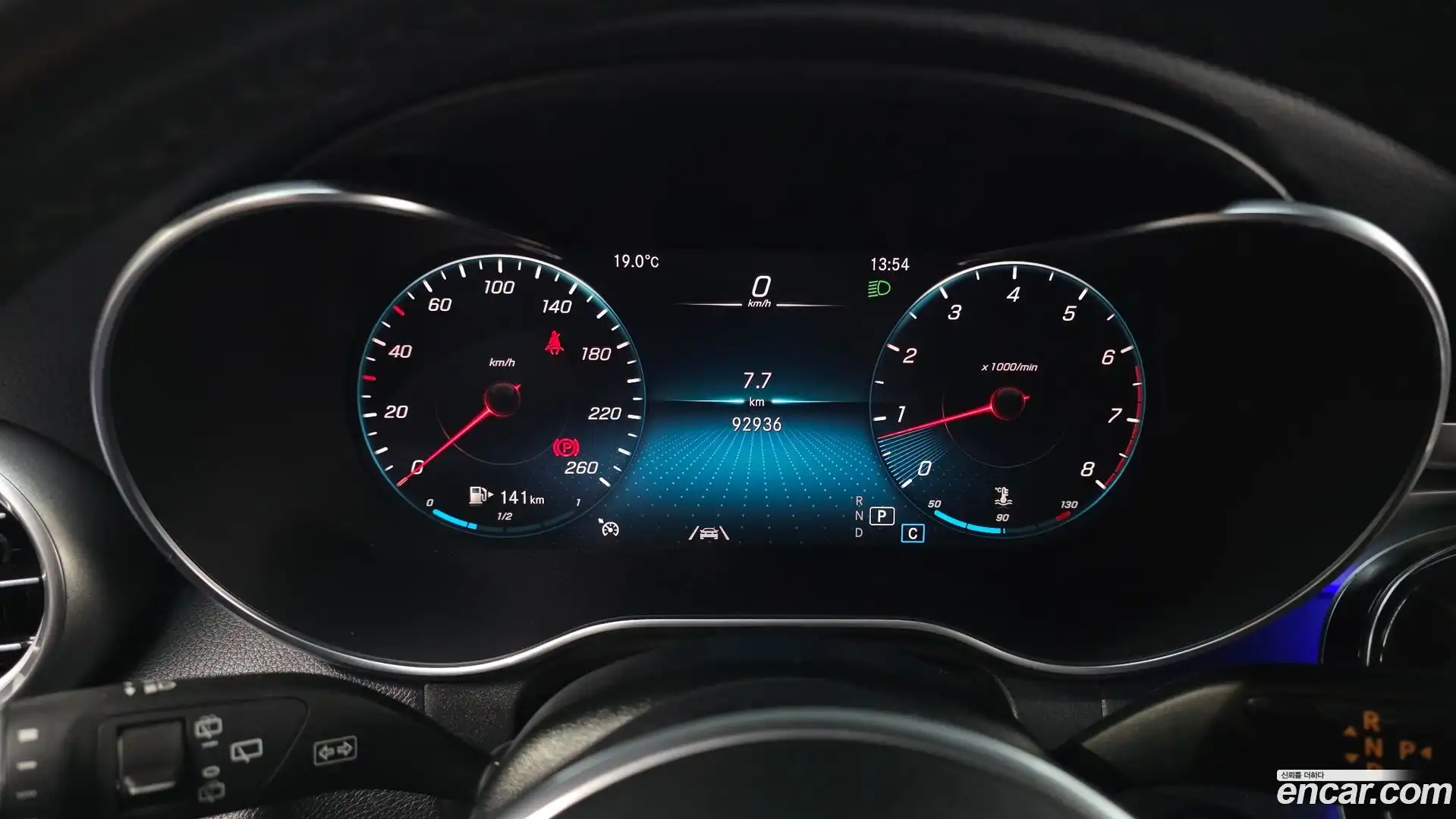 GLC-Class Mercedes-Benz 2020.0-INNER-008