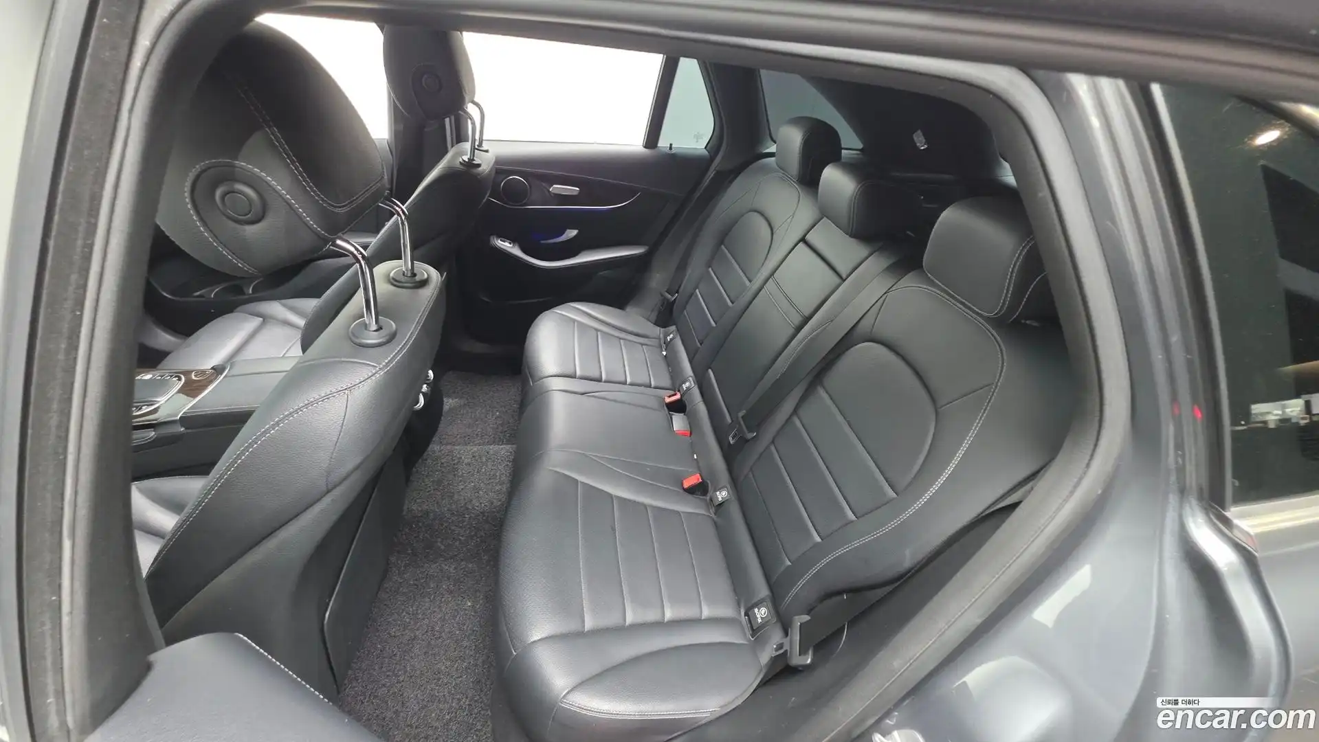 GLC-Class Mercedes-Benz 2020.0-INNER-036
