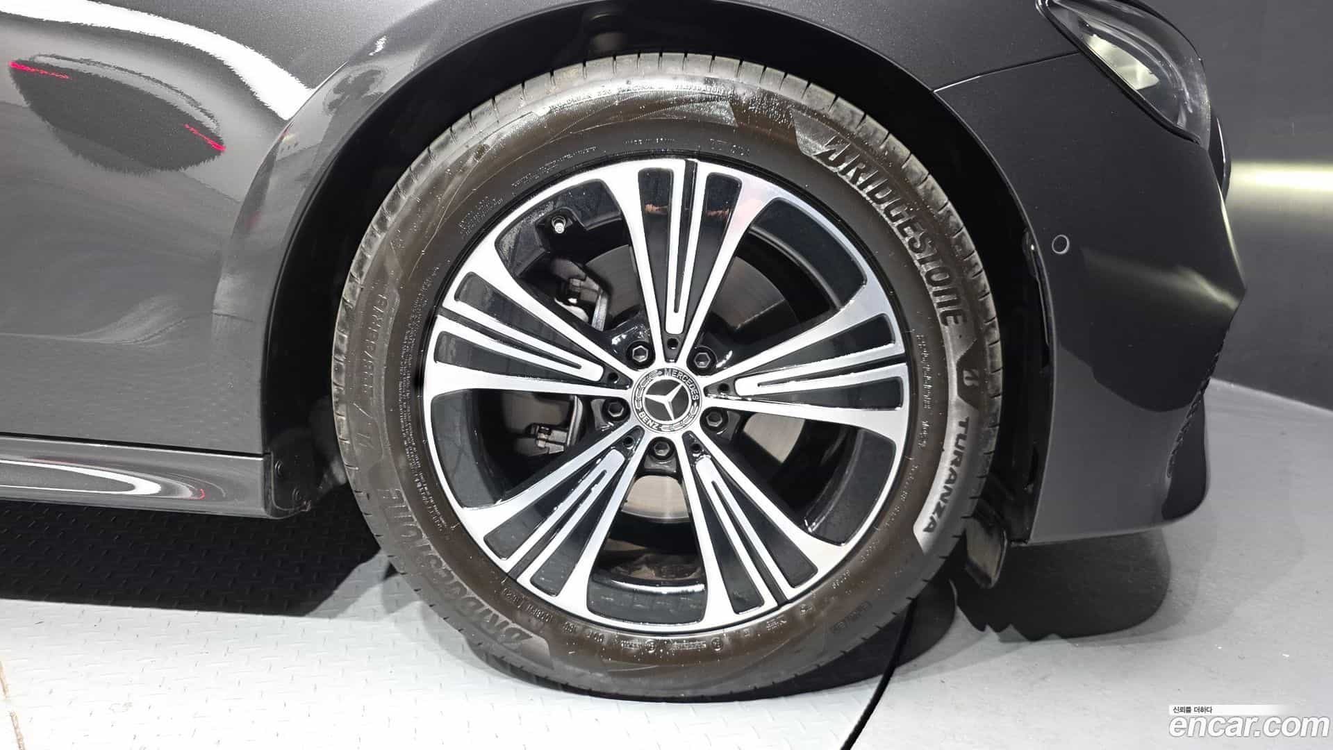 E-Class Mercedes-Benz 2025.8-OUTER-031