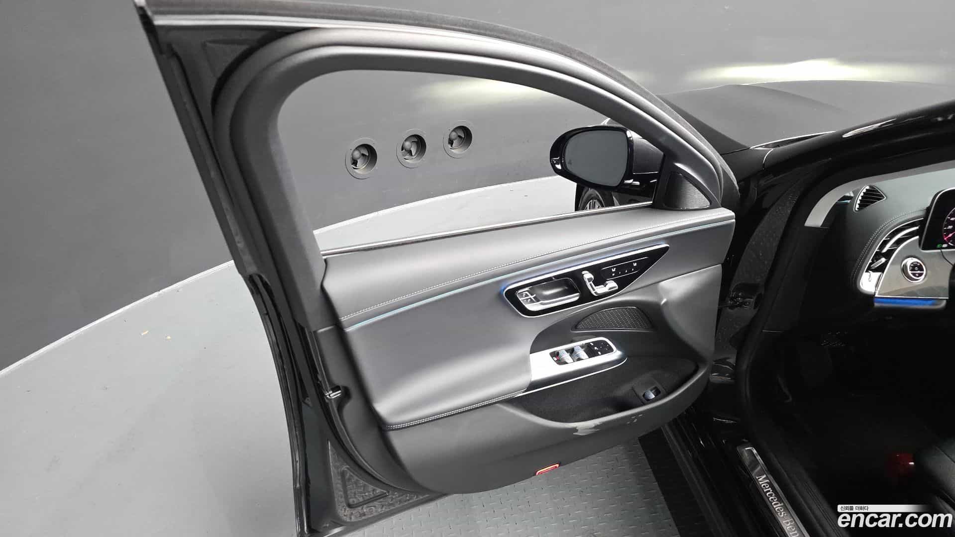 E-Class Mercedes-Benz 2025.8-INNER-034