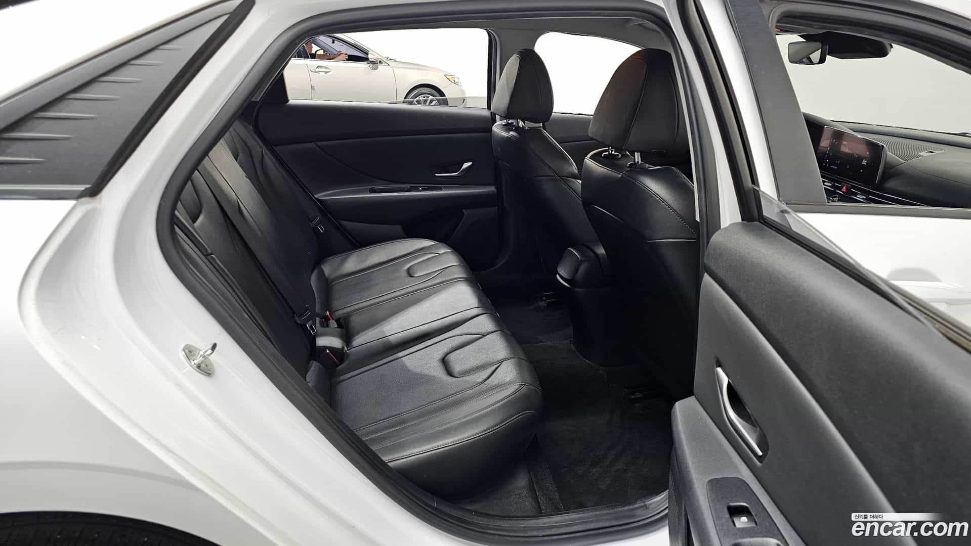 AVANTE Hyundai 2021.5-OPTION-015