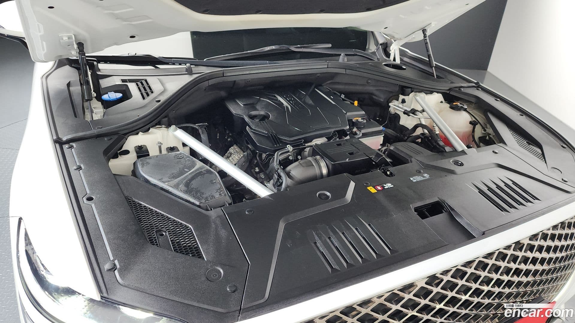 Main__Slider__Photo:GV70 Genesis 2021.3-5