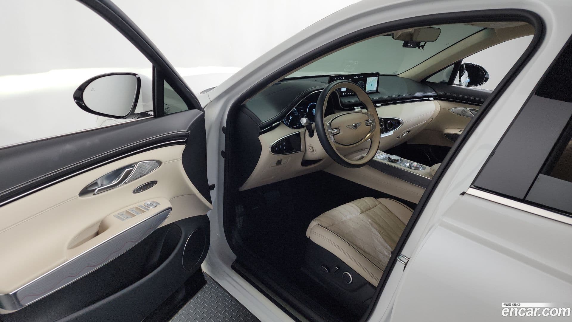 Main__Slider__Photo:GV70 Genesis 2021.3-9