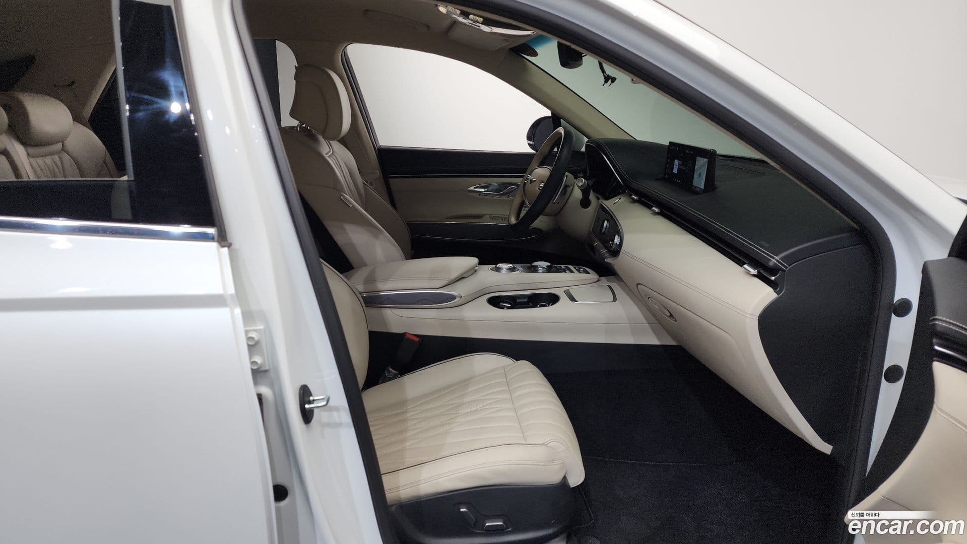 Main__Slider__Photo:GV70 Genesis 2021.3-25