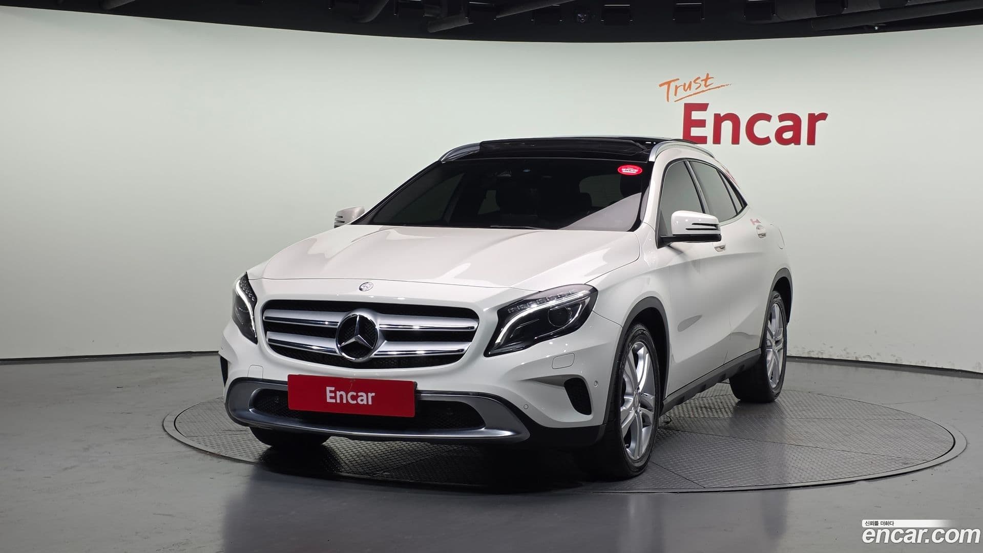 Main__Slider__Photo:GLA-Class Mercedes-Benz 2016.3-0