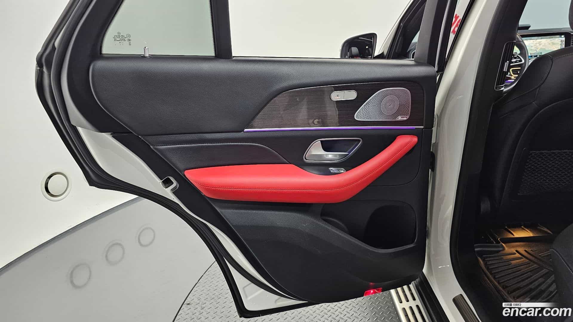 GLE-Class Mercedes-Benz 2020.10-INNER-035