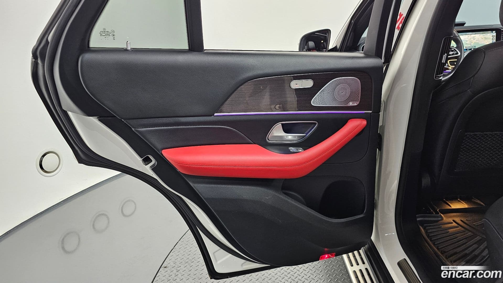 Main__Slider__Photo:GLE-Class Mercedes-Benz 2020.10-24
