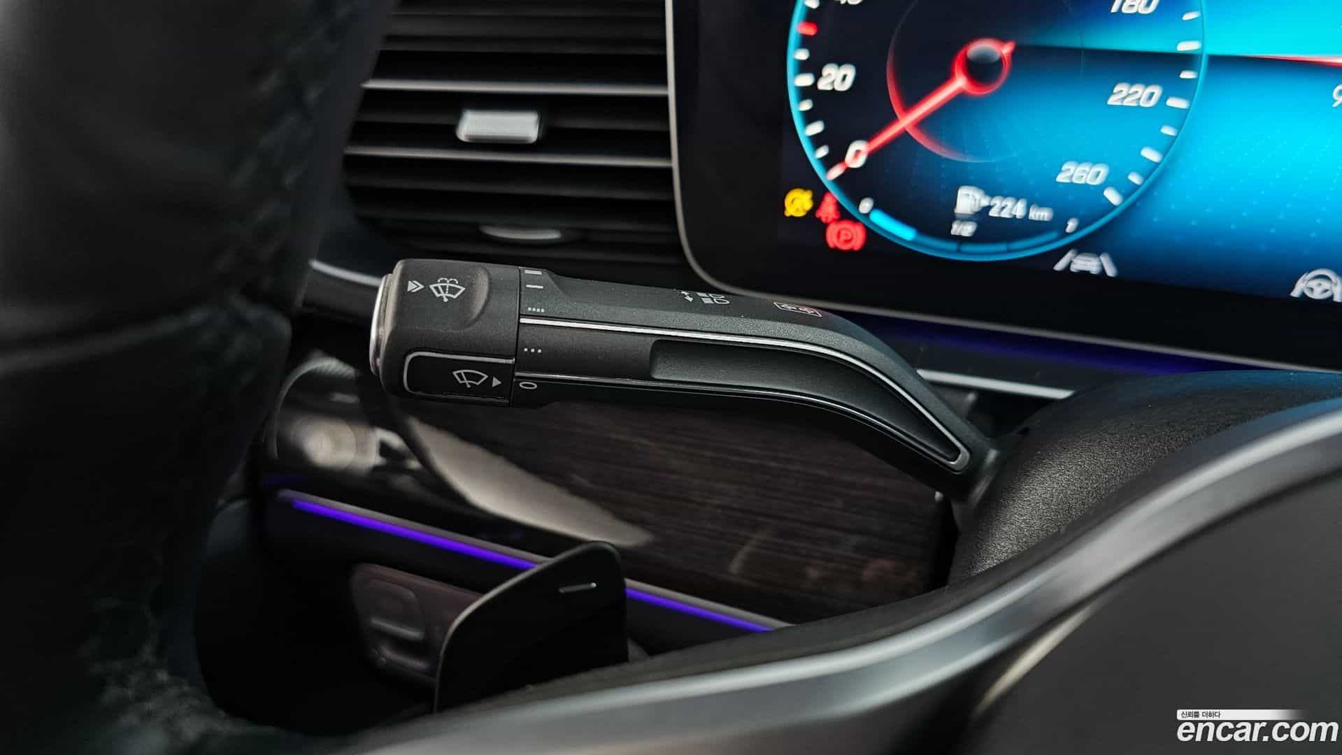 GLE-Class Mercedes-Benz 2020.10-OPTION-042