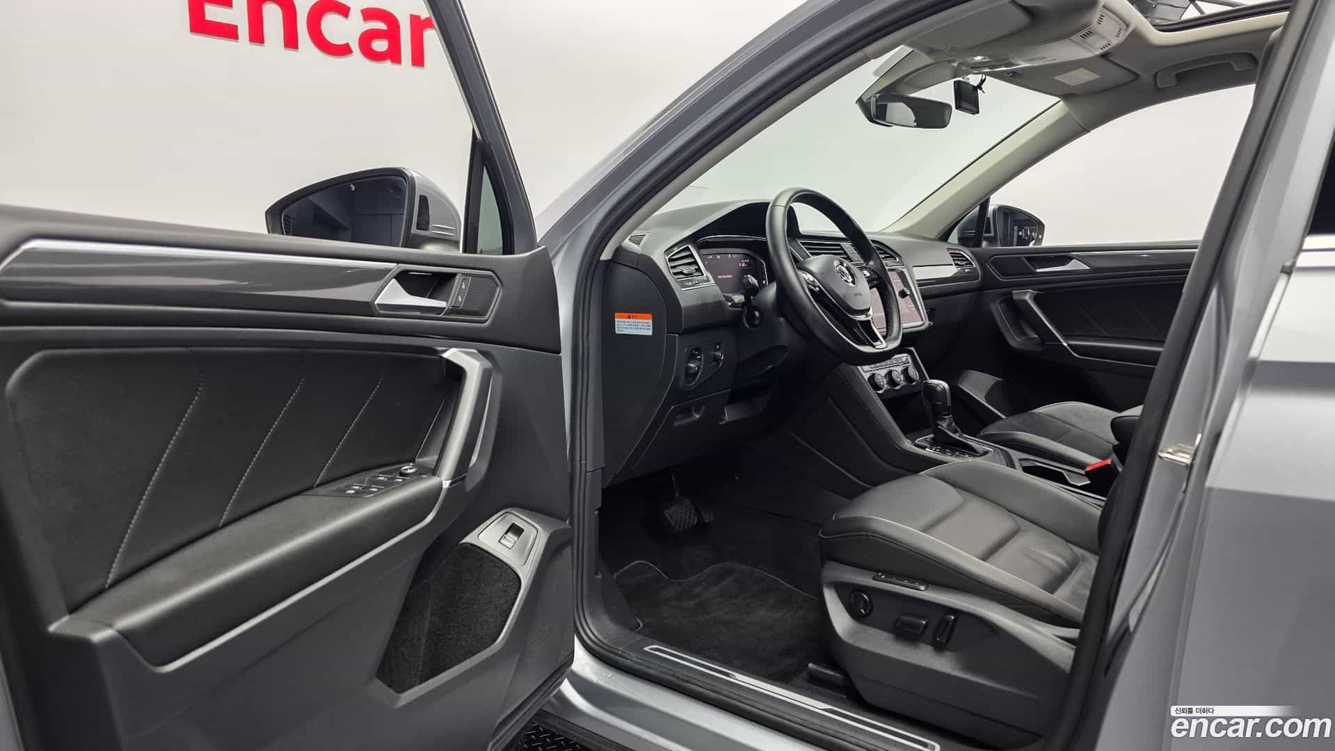 Tiguan Volkswagen 2020.11-INNER-010