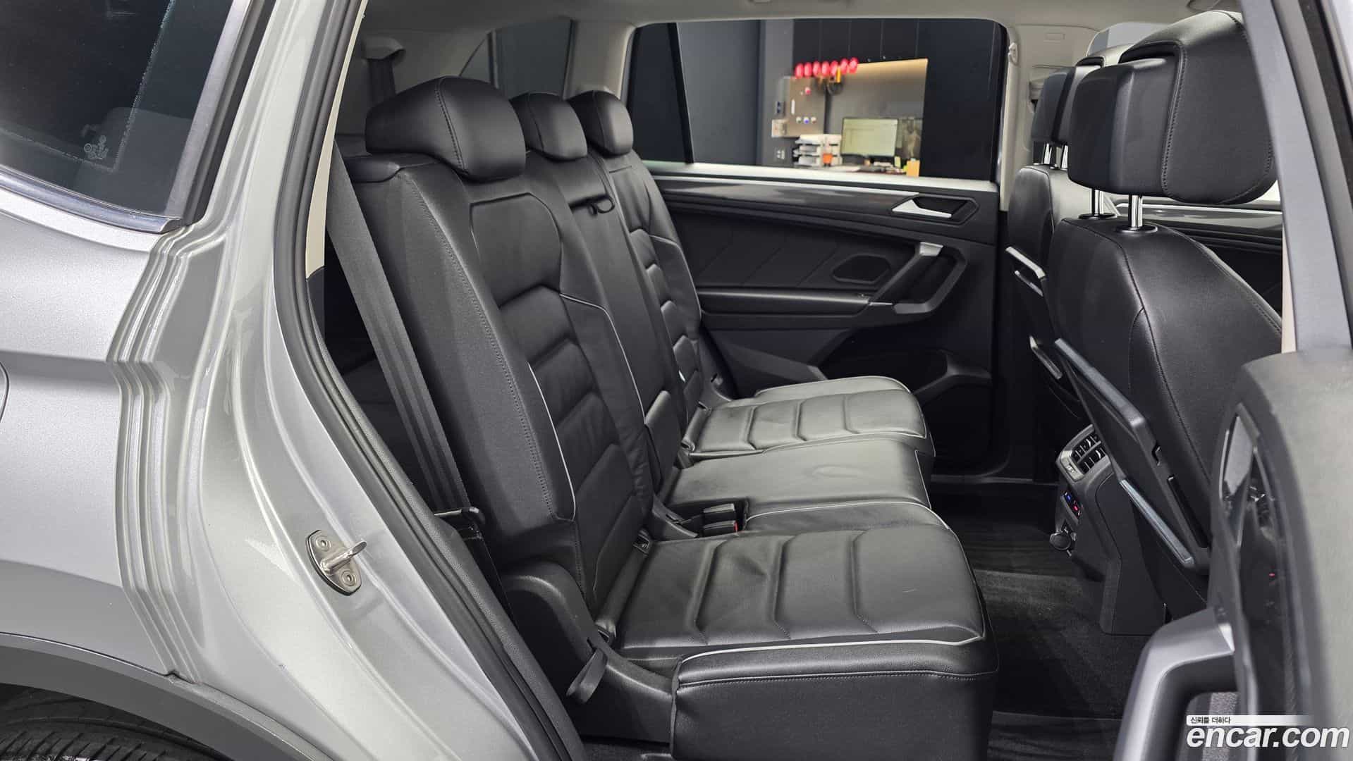 Tiguan Volkswagen 2020.11-OPTION-016