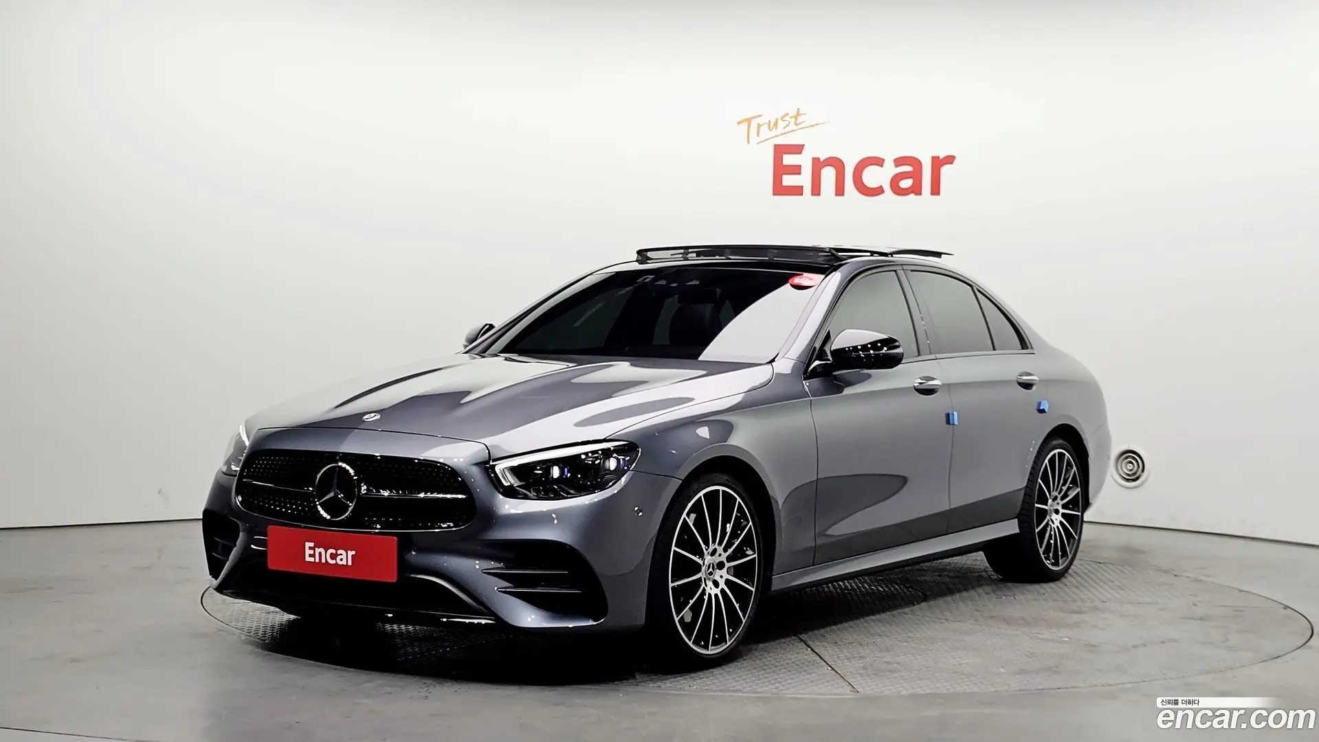 Main__Slider__Photo:E-Class Mercedes-Benz 2023.2-0