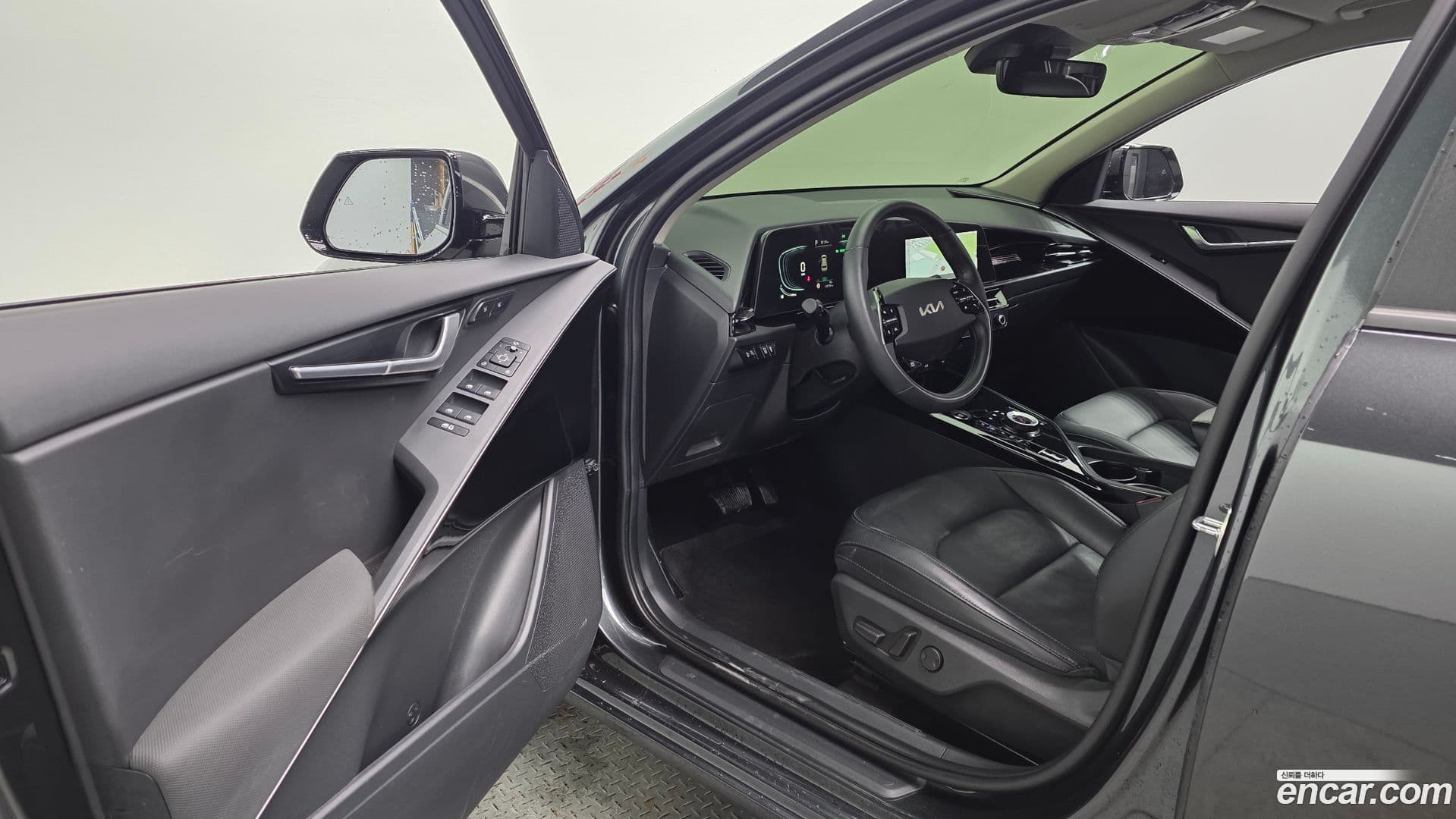 Main__Slider__Photo:Niro Kia 2024.1-9