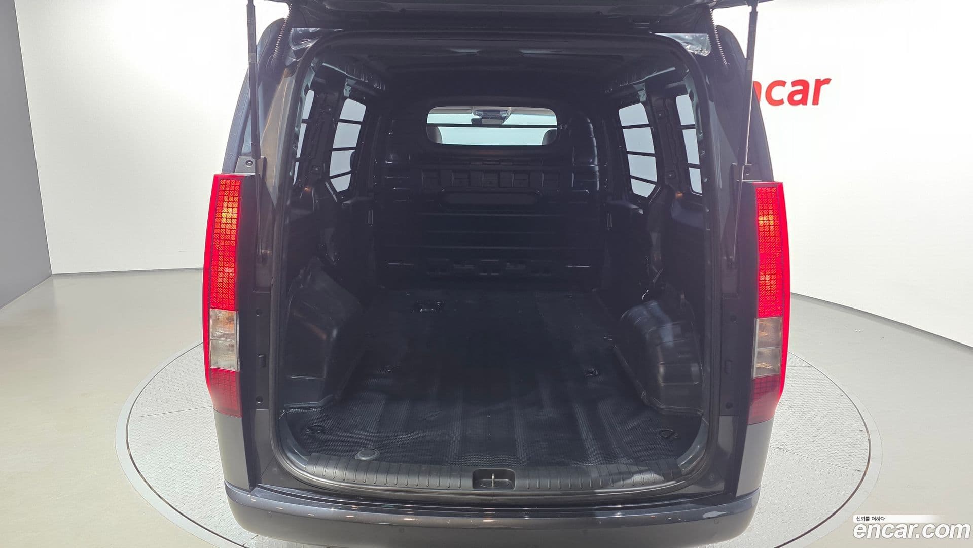 Main__Slider__Photo:Staria Hyundai 2024.10-19