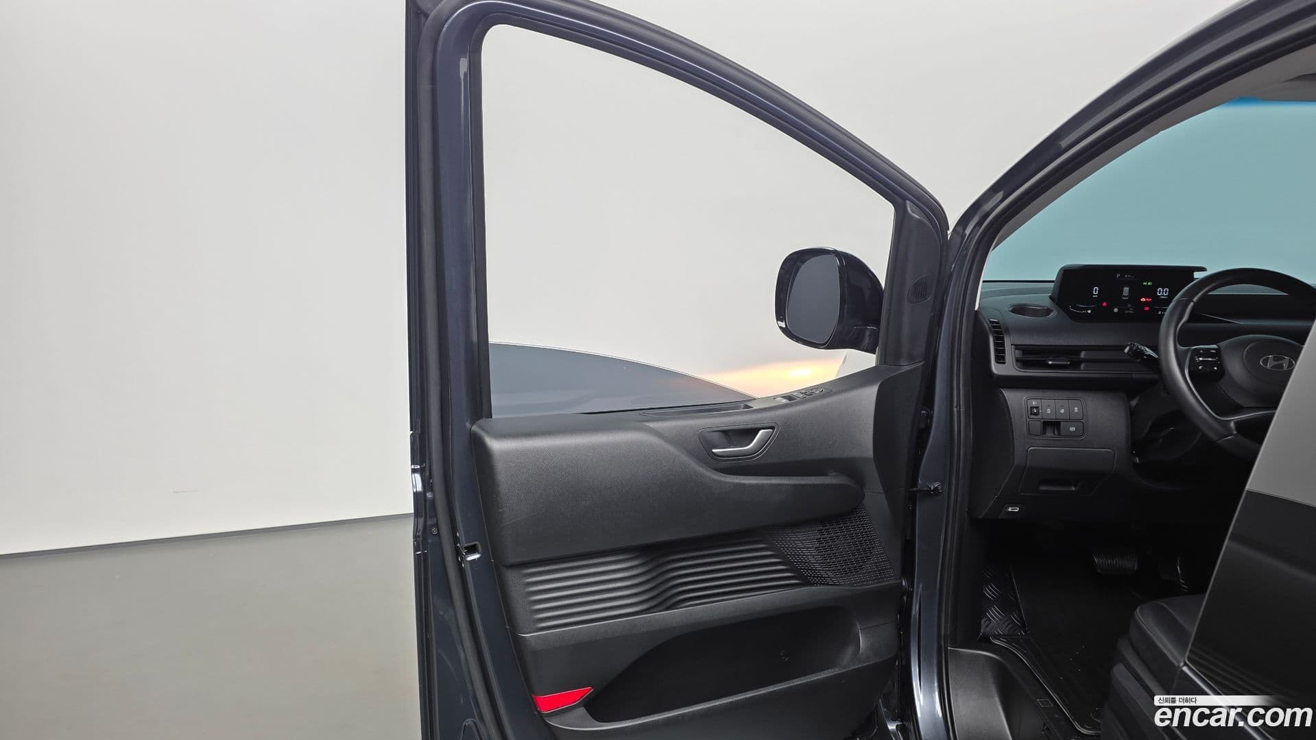 Main__Slider__Photo:Staria Hyundai 2024.10-23