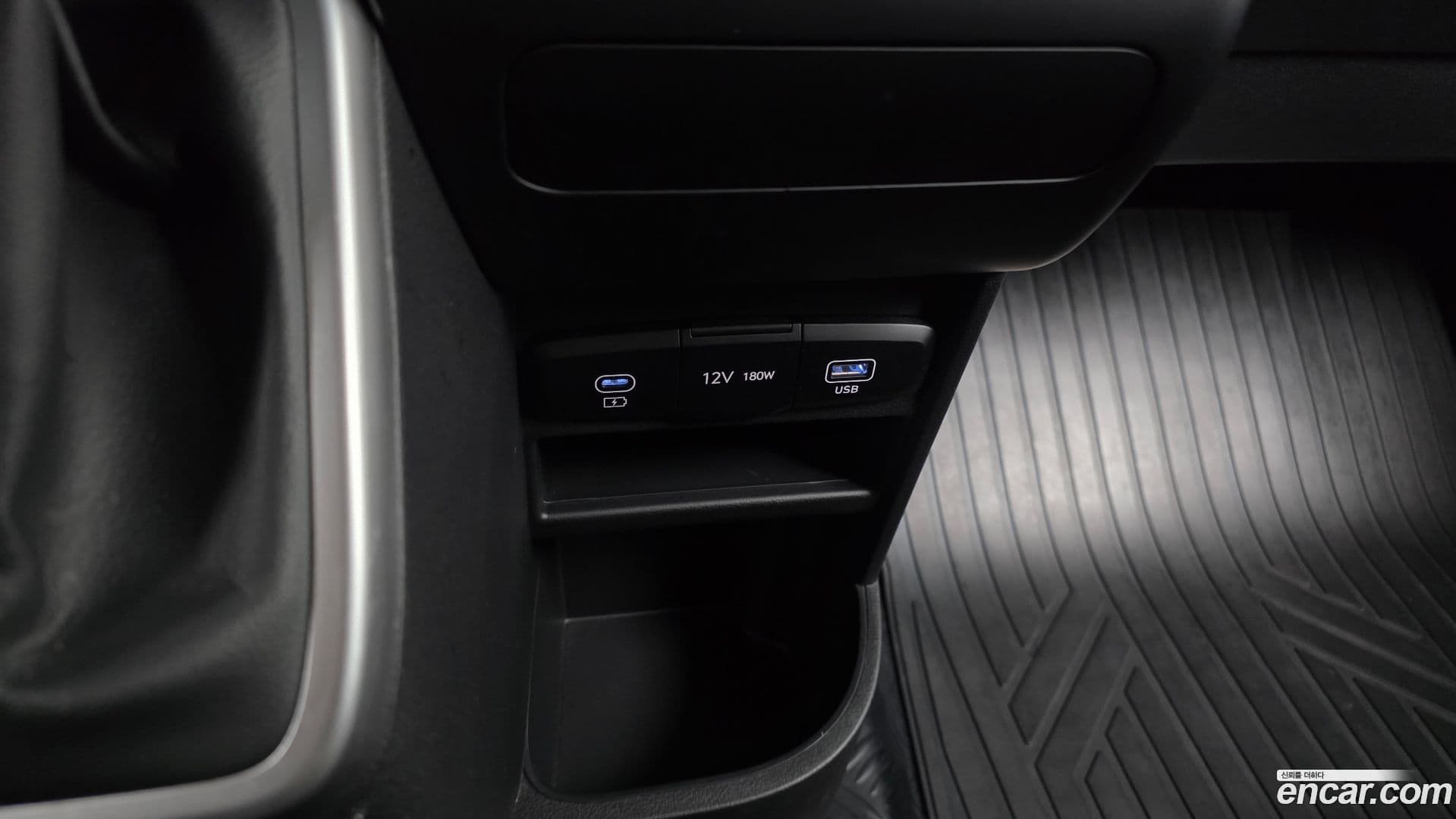 Main__Slider__Photo:Staria Hyundai 2024.10-27