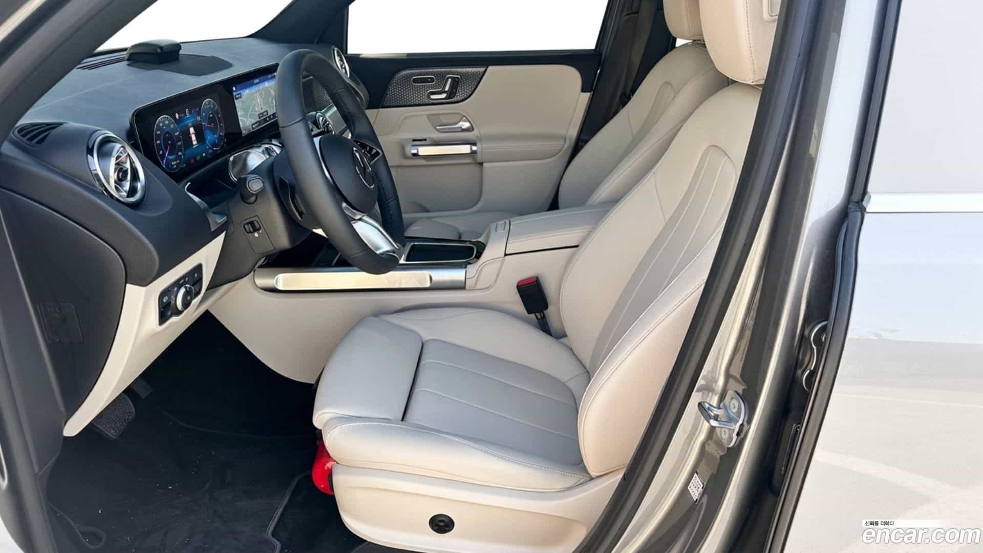 EQB Mercedes-Benz 2025.6-INNER-007