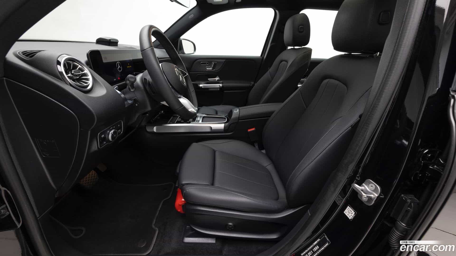 EQB Mercedes-Benz 2025.6-INNER-010