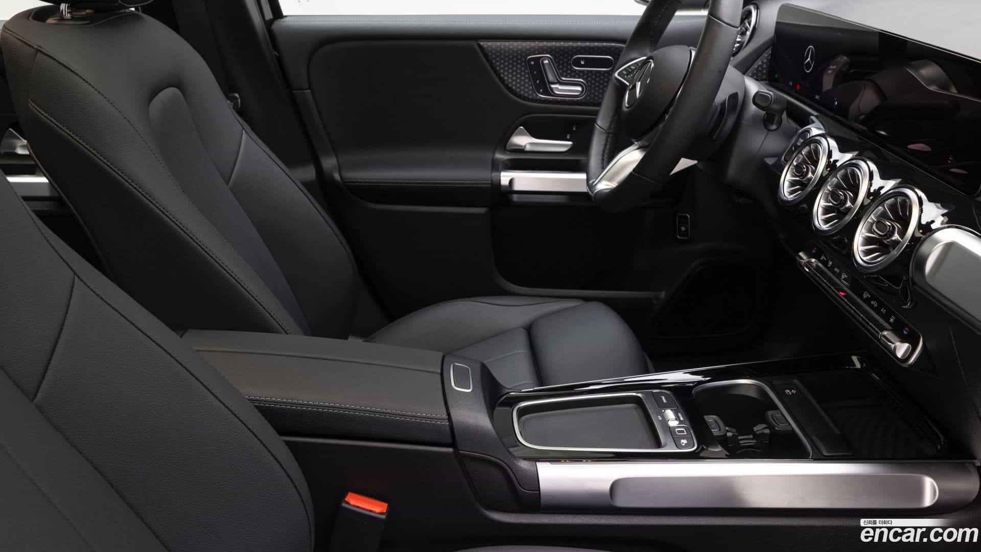 EQB Mercedes-Benz 2025.6-OPTION-022