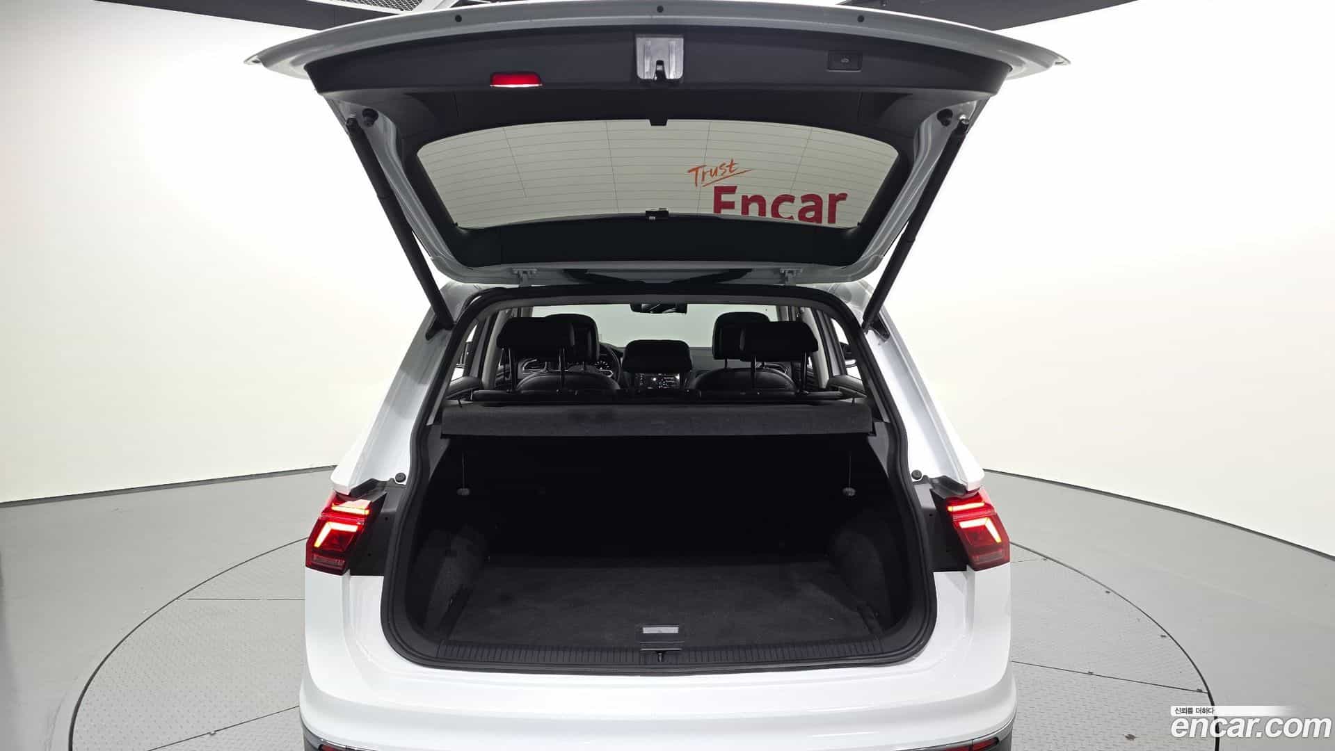 Tiguan Volkswagen 2021.7-OPTION-024