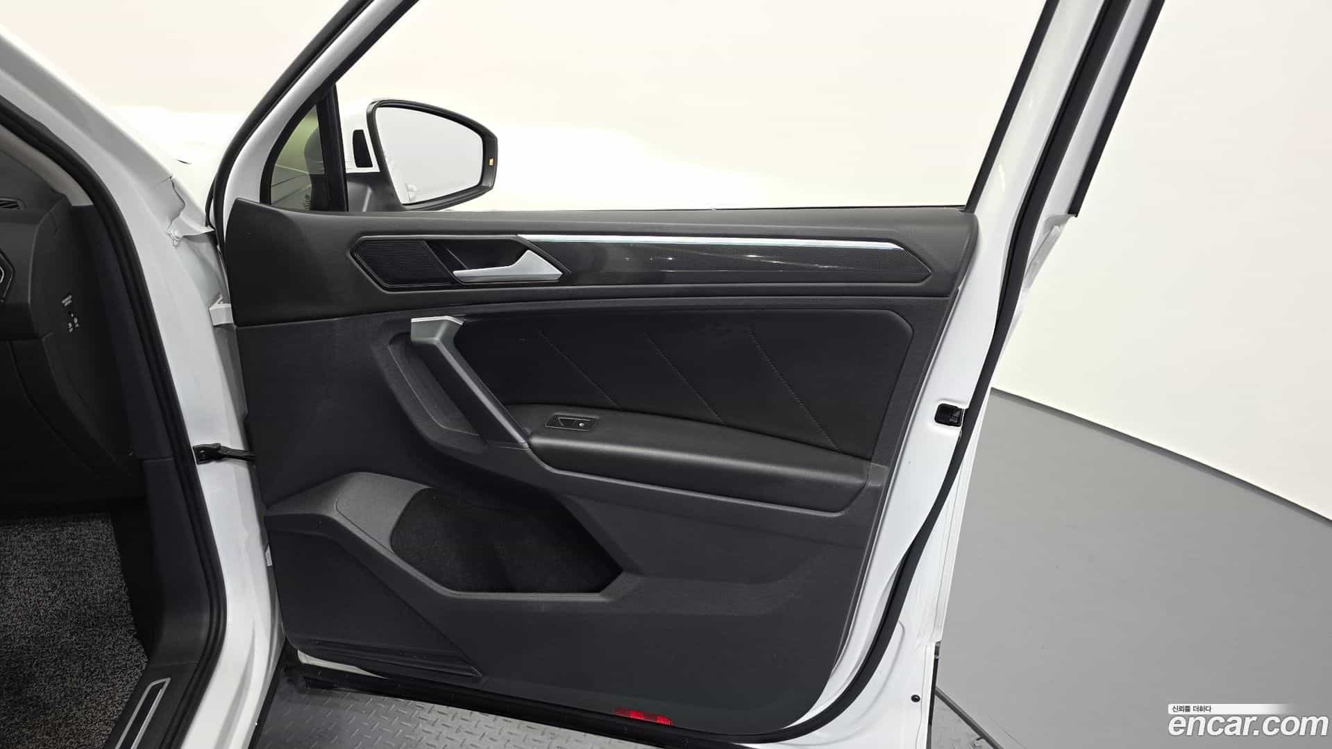 Tiguan Volkswagen 2021.7-INNER-034