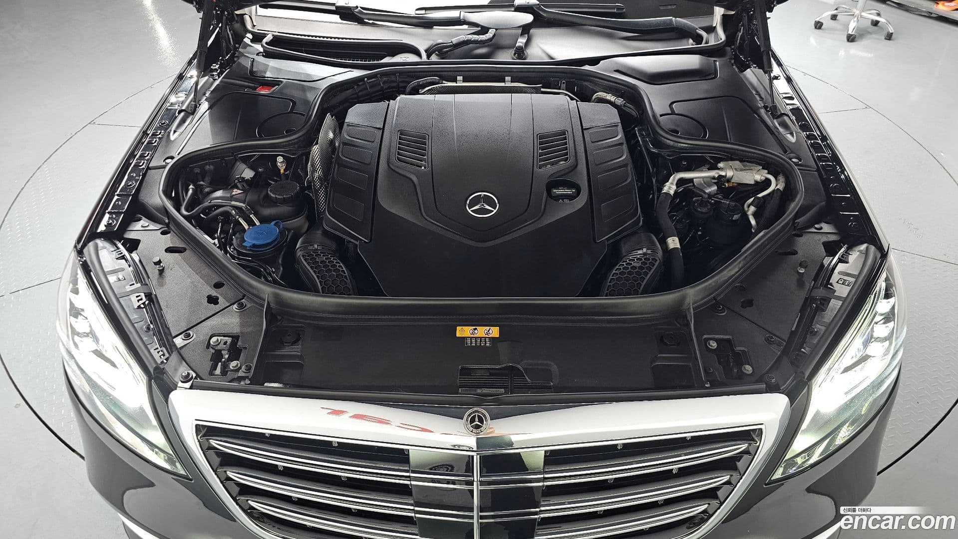 Main__Slider__Photo:S-Class Mercedes-Benz 2020.8-5
