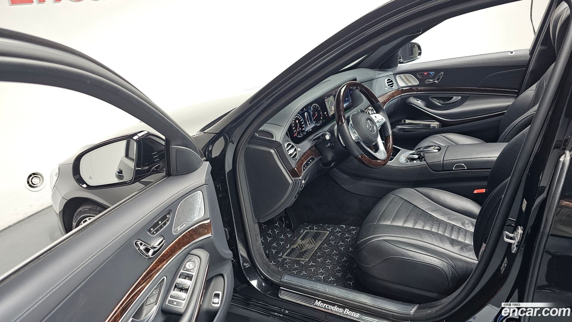 Main__Slider__Photo:S-Class Mercedes-Benz 2020.8-9