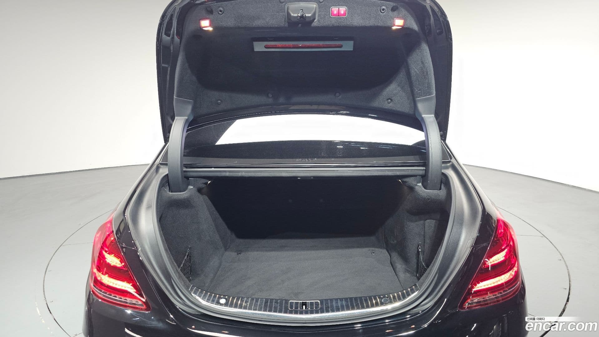 Main__Slider__Photo:S-Class Mercedes-Benz 2020.8-19
