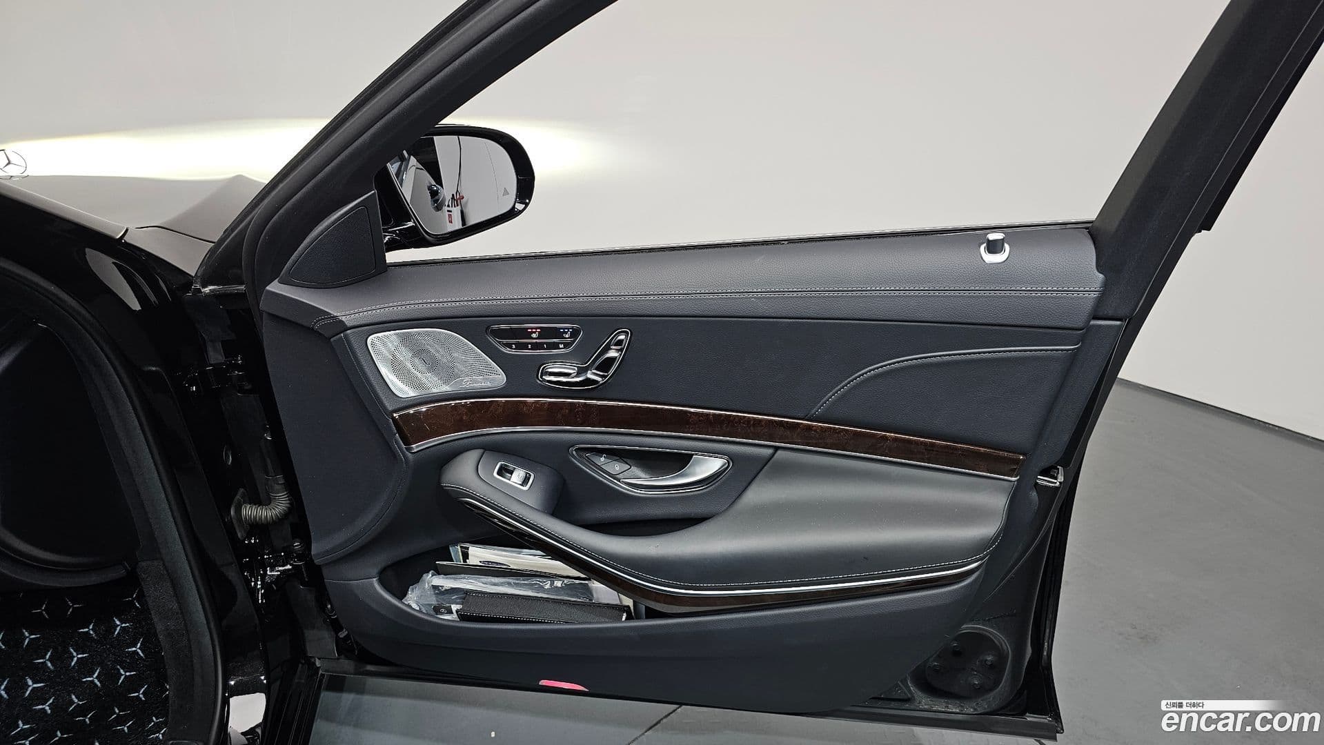 Main__Slider__Photo:S-Class Mercedes-Benz 2020.8-23