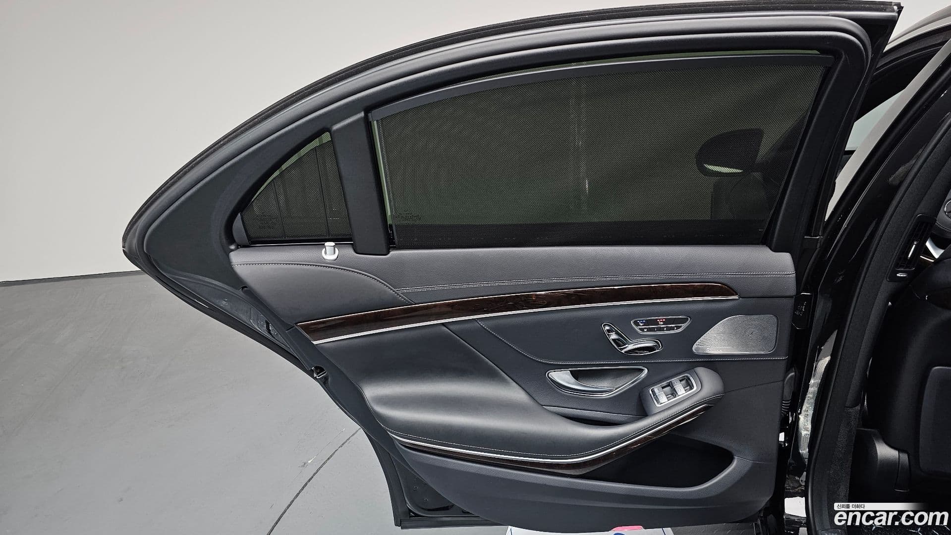 Main__Slider__Photo:S-Class Mercedes-Benz 2020.8-24