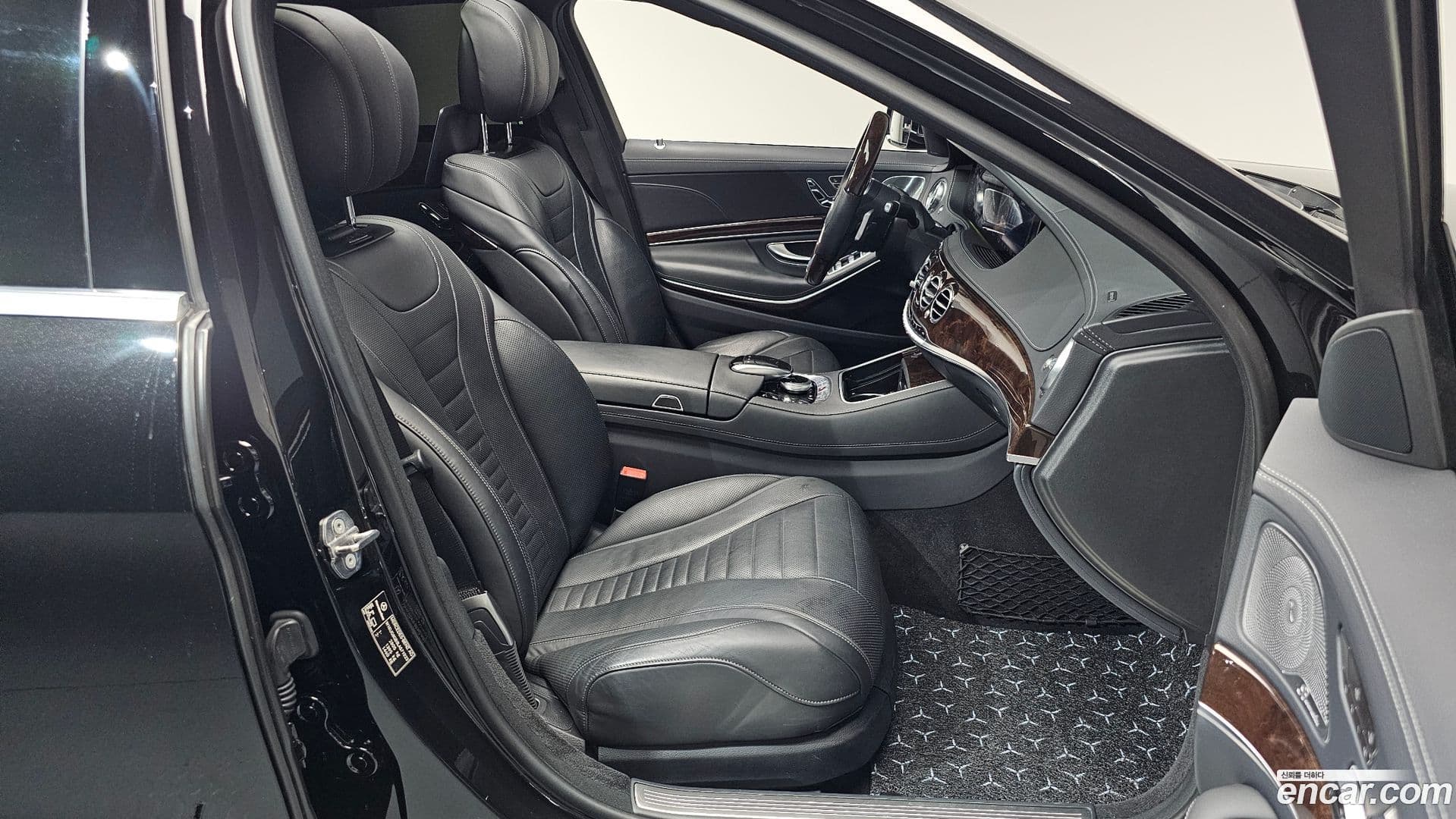 Main__Slider__Photo:S-Class Mercedes-Benz 2020.8-25