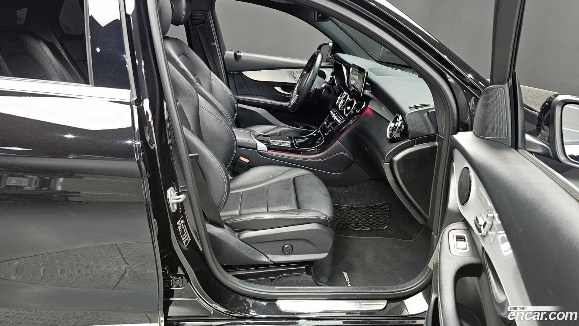 GLC-Class Mercedes-Benz 2020.9-INNER-036