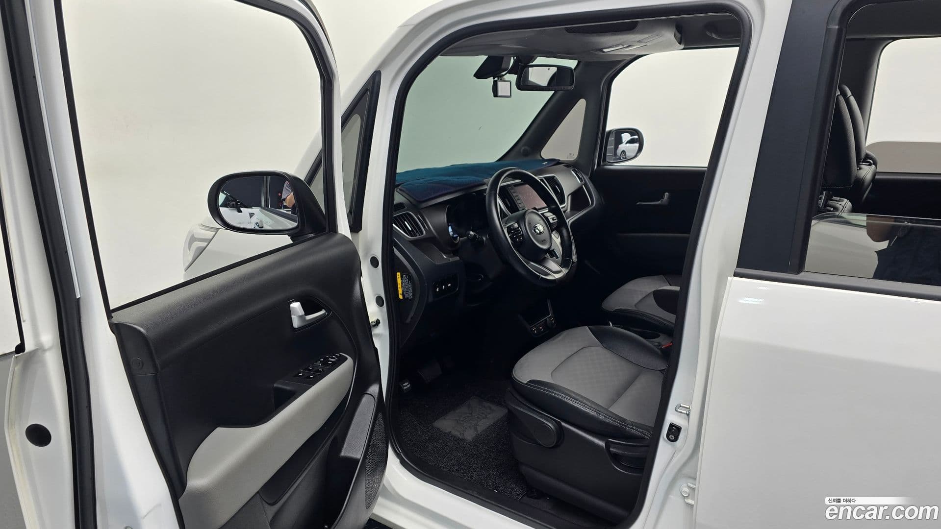 Main__Slider__Photo:RAY Kia 2020.9-10