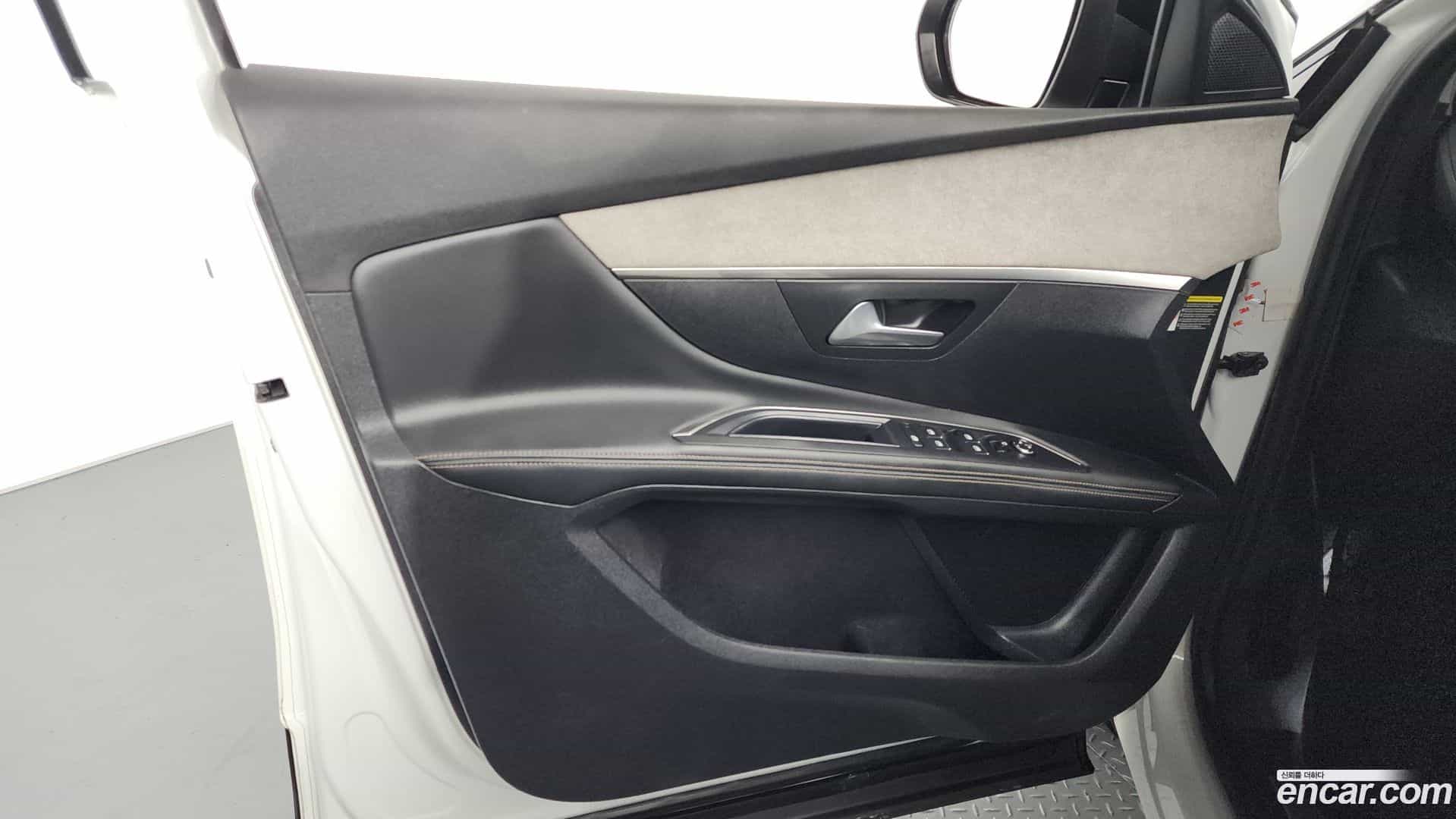 5008 Peugeot 2022.0-INNER-034