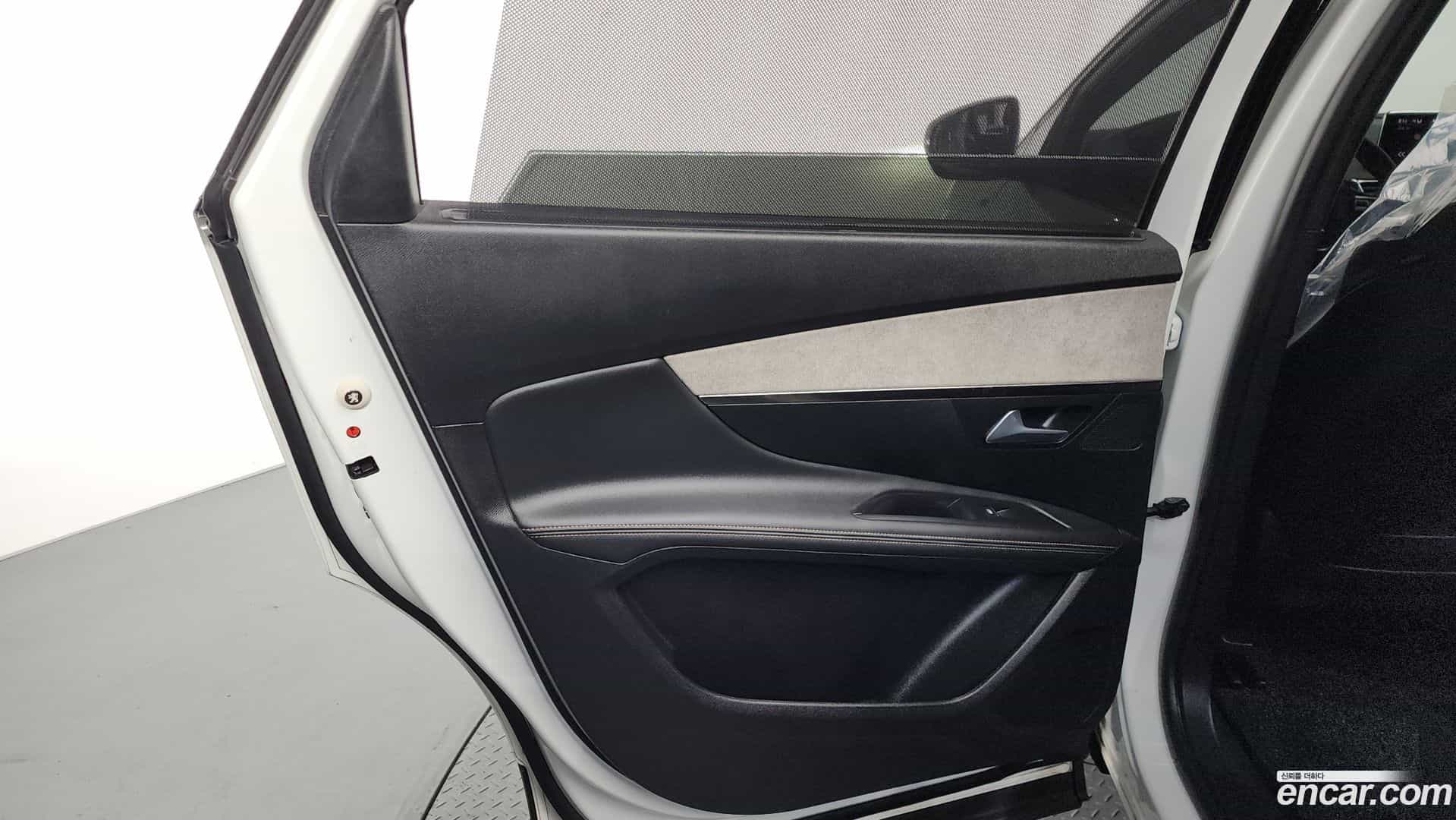 5008 Peugeot 2022.0-INNER-035