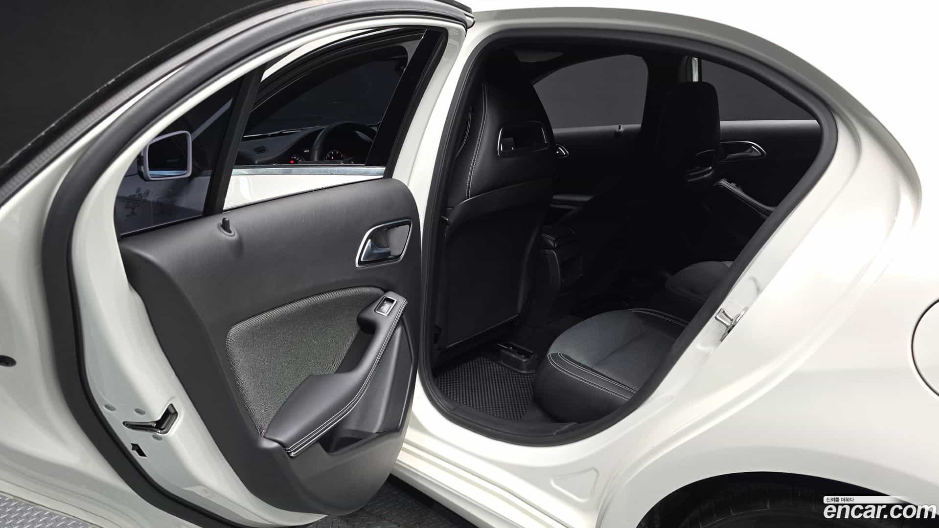 A-Class Mercedes-Benz 2018.3-INNER-036