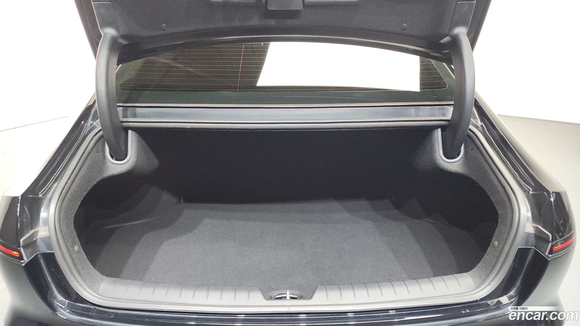 Main__Slider__Photo:Grandeur Hyundai 2023.4-16