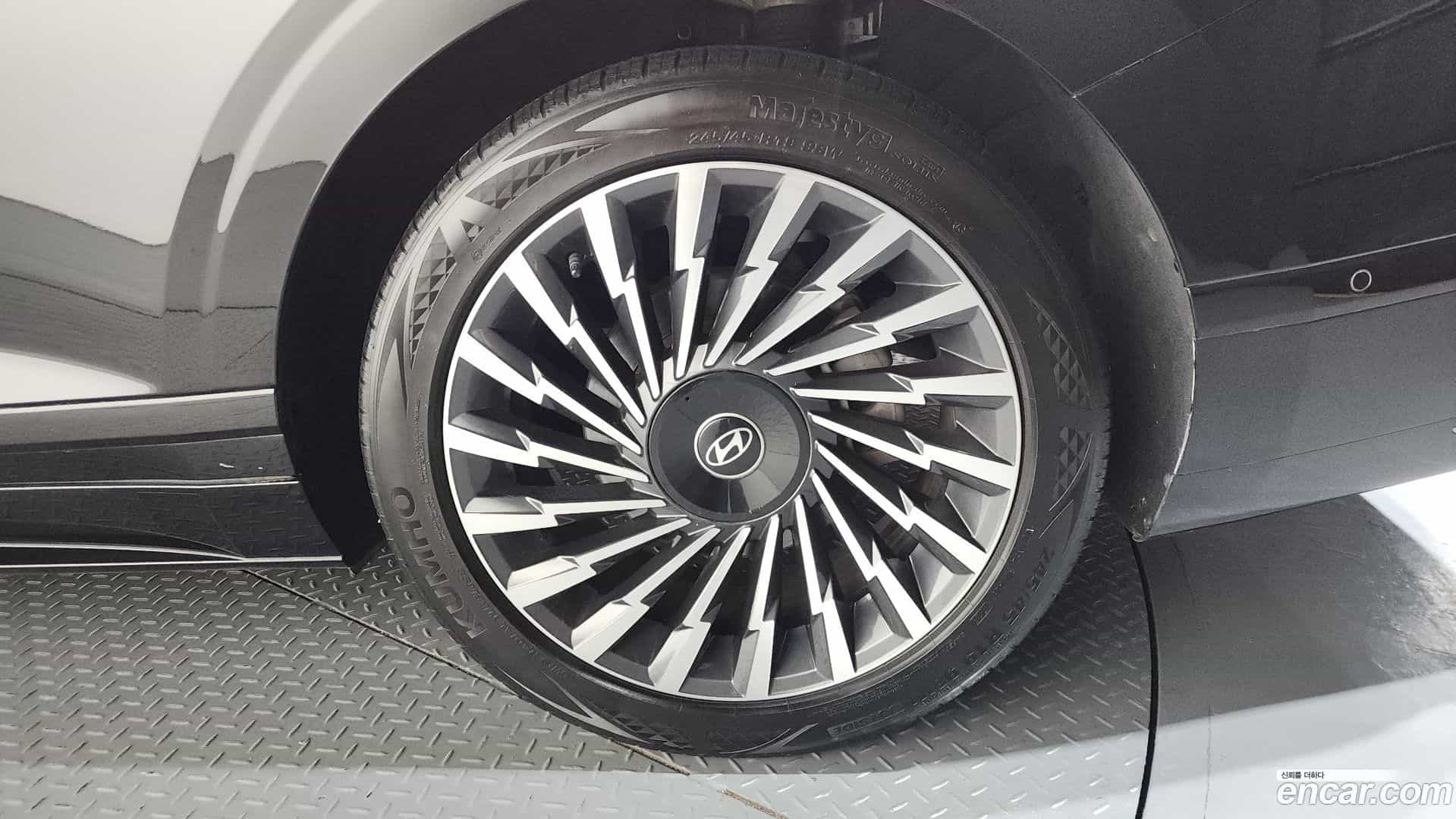 Grandeur Hyundai 2023.4-OUTER-031