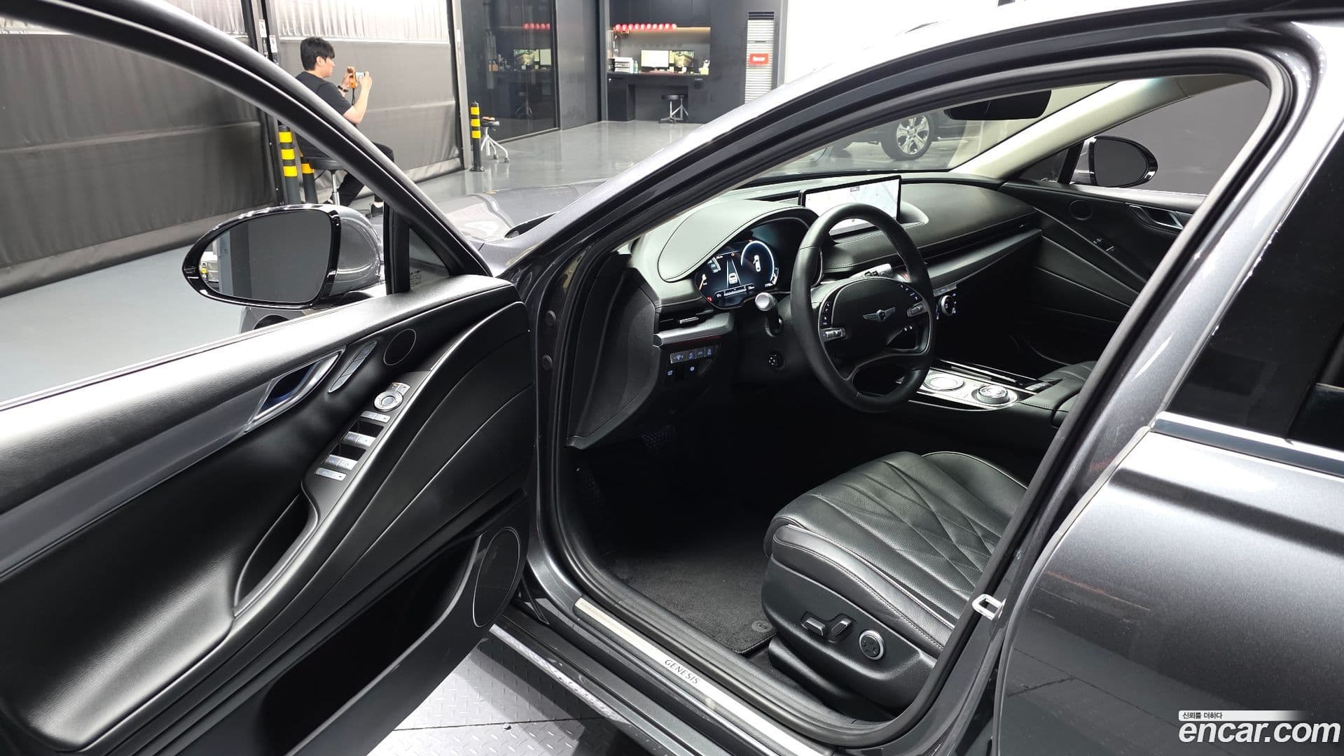 Main__Slider__Photo:G80 Genesis 2020.4-9