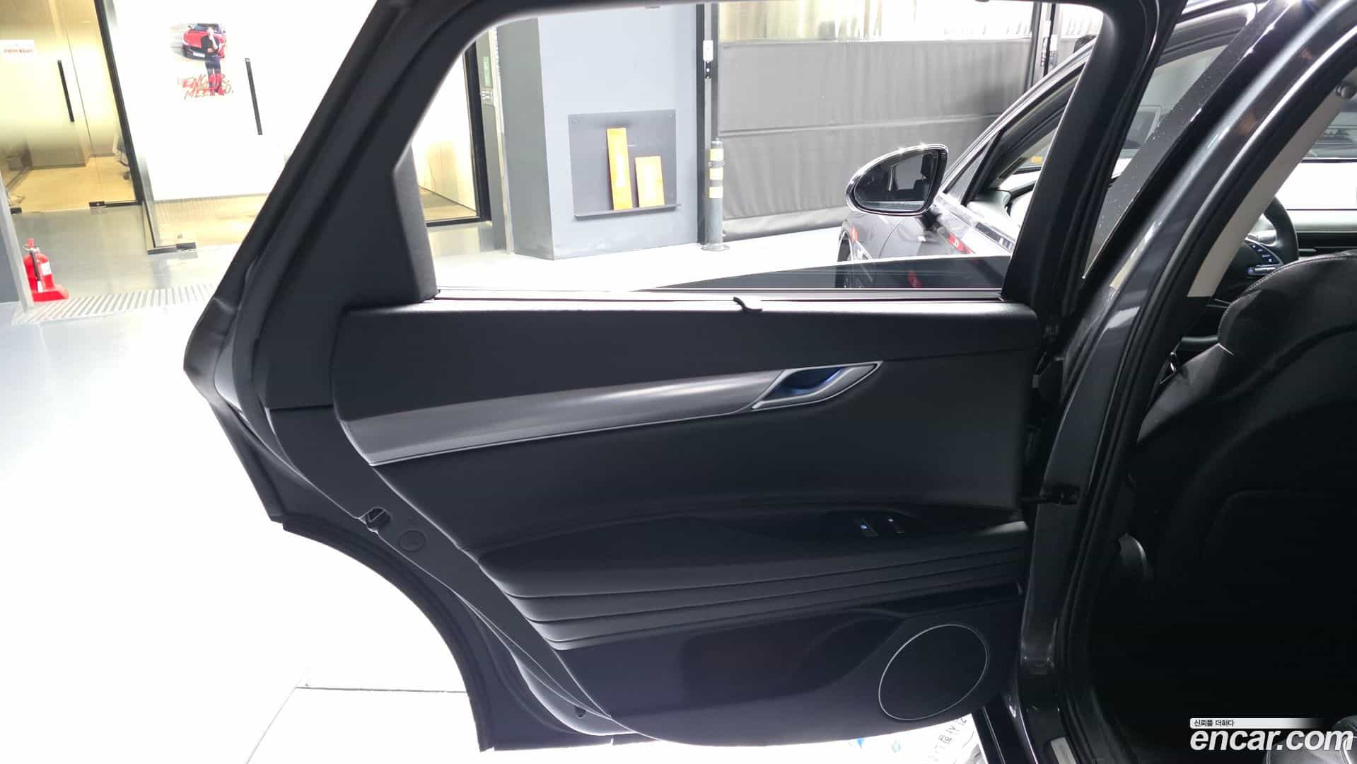 G80 Genesis 2020.4-INNER-035
