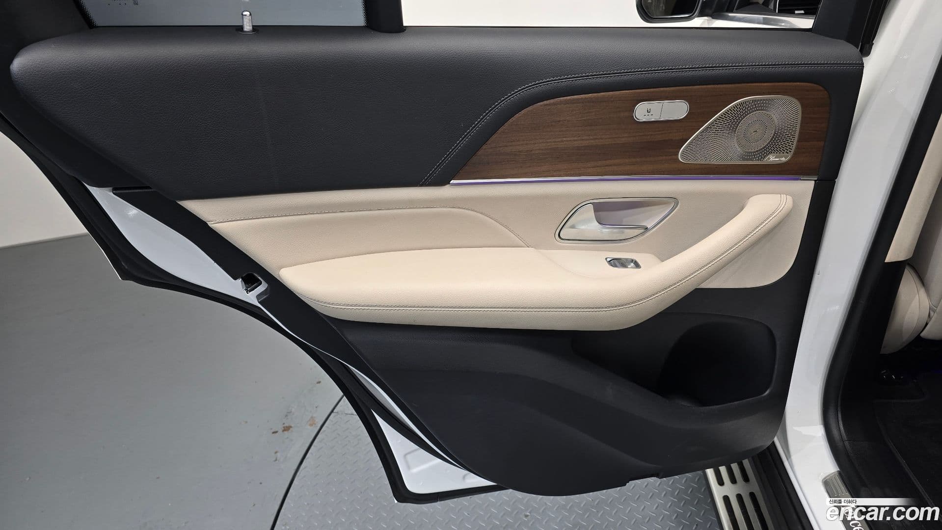 Main__Slider__Photo:GLE-Class Mercedes-Benz 2021.3-24