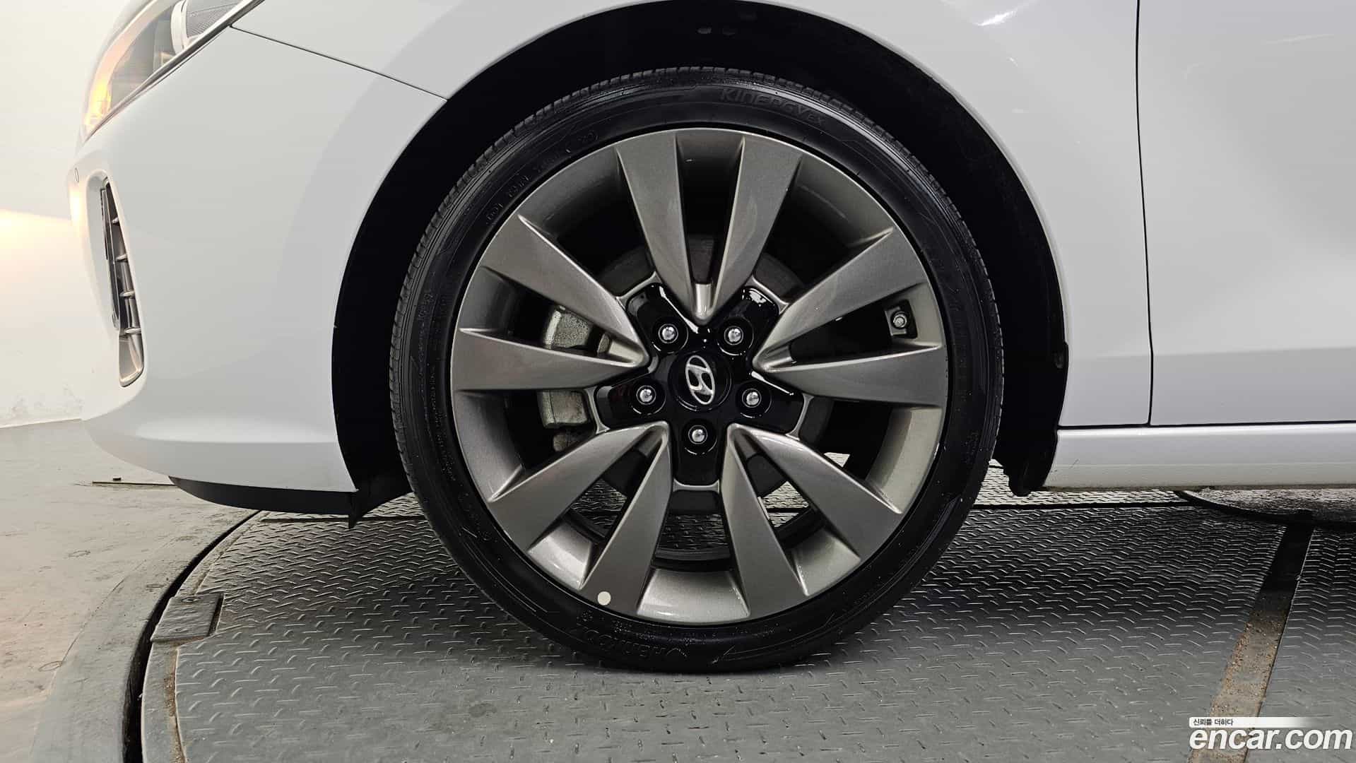 i30 Hyundai 2017.4-OUTER-005