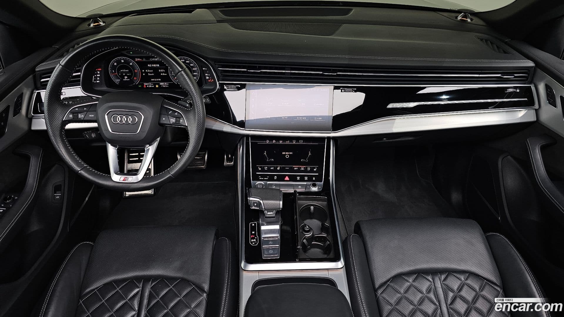 Main__Slider__Photo:Q8 Audi 2020.4-6