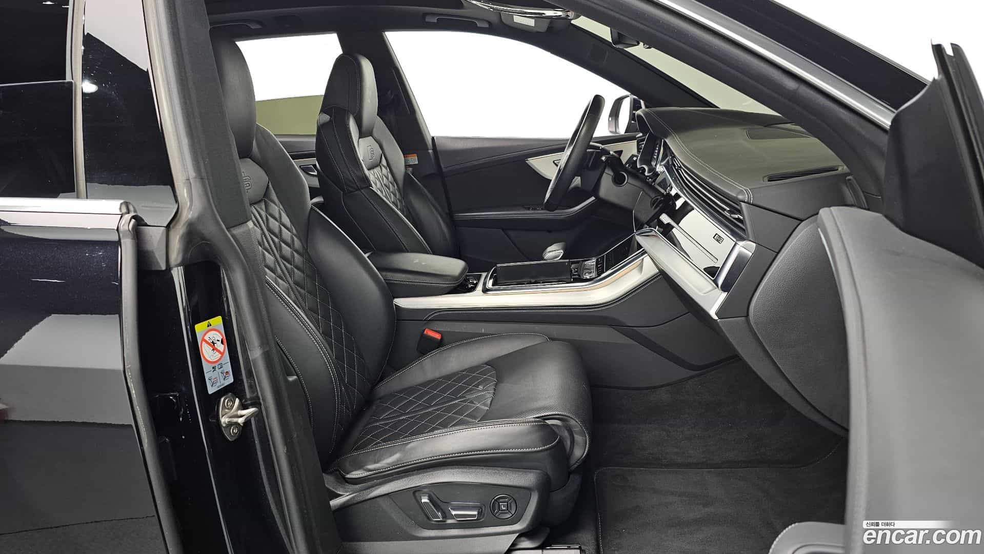 Q8 Audi 2020.4-OPTION-015