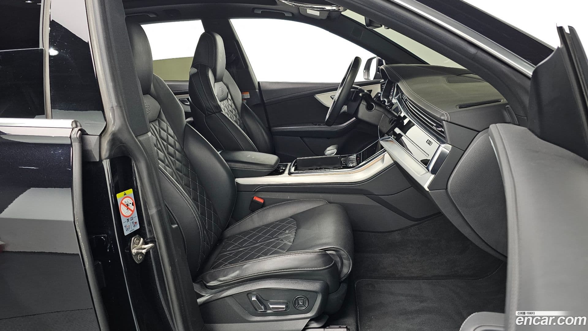 Main__Slider__Photo:Q8 Audi 2020.4-10